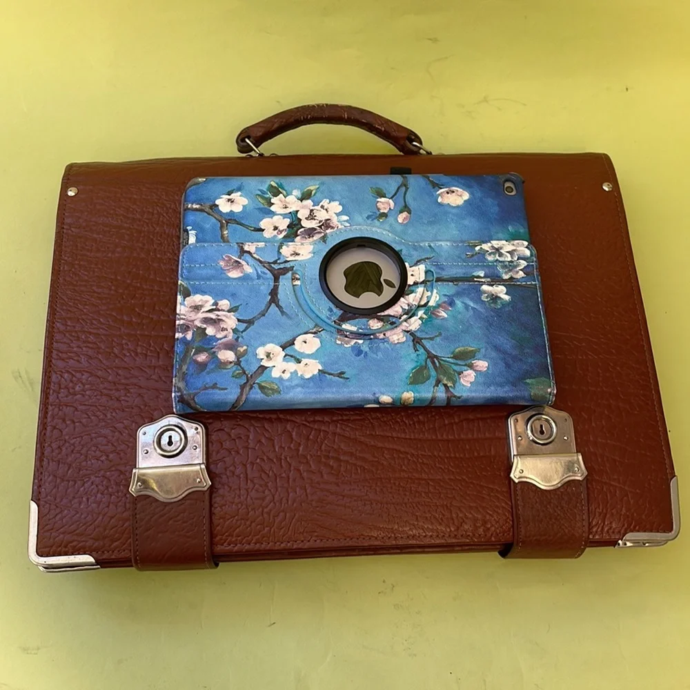 Vintage 70’s reddish brown/silver leather laptop case